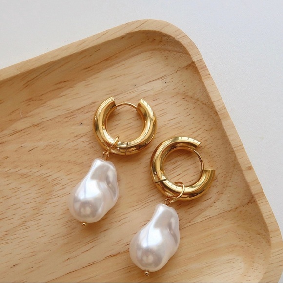 RESTOCKED!! ✨ Gold and pearl huggie drop earrings - Picture 2 of 4